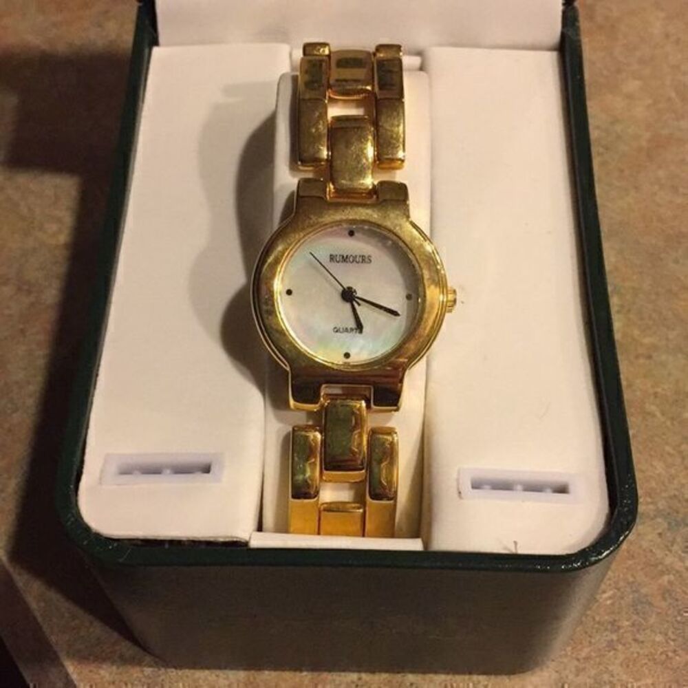 🌟𝅺New Rumours Quartz watch, yellow gold.